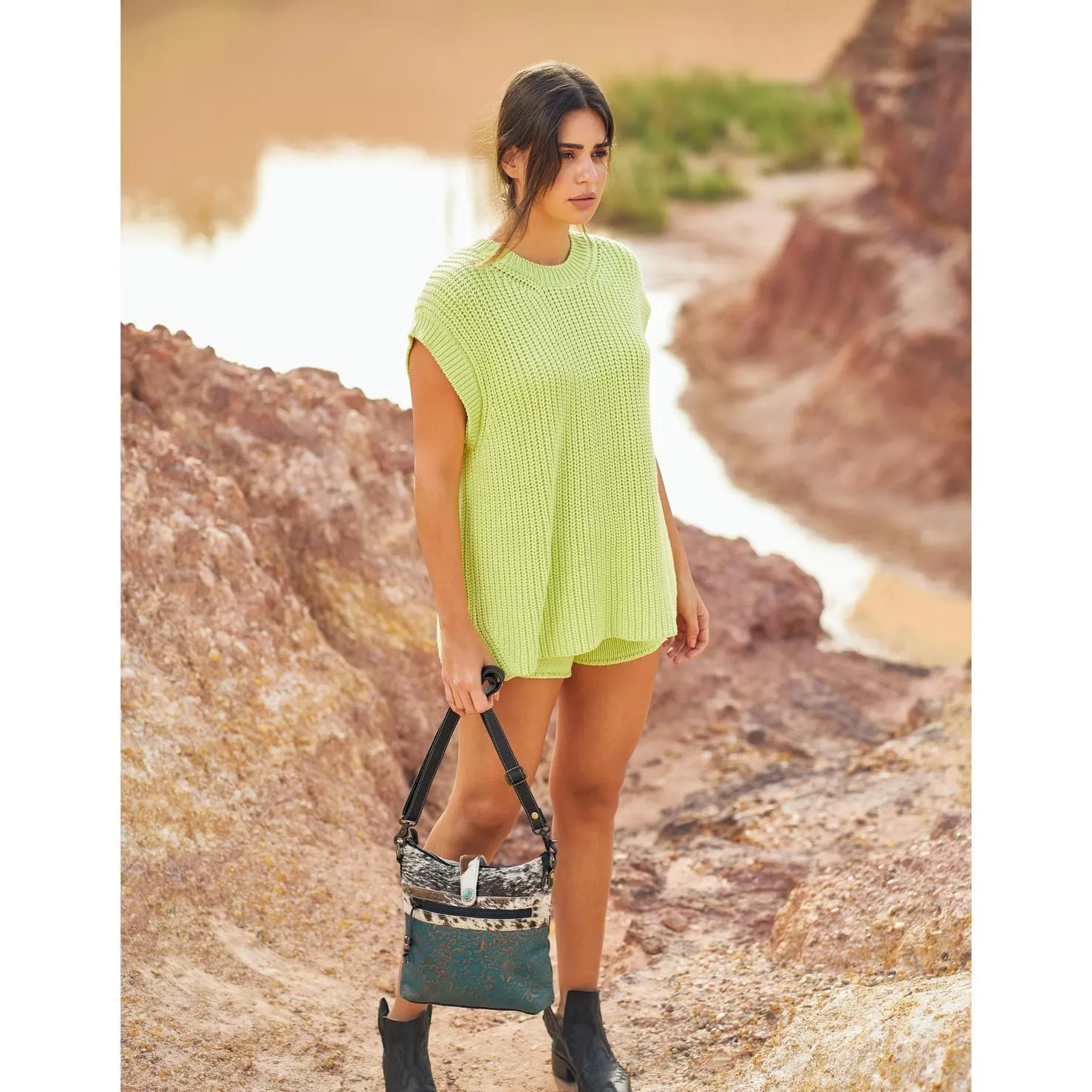 DE Luxe leather and hide bag
