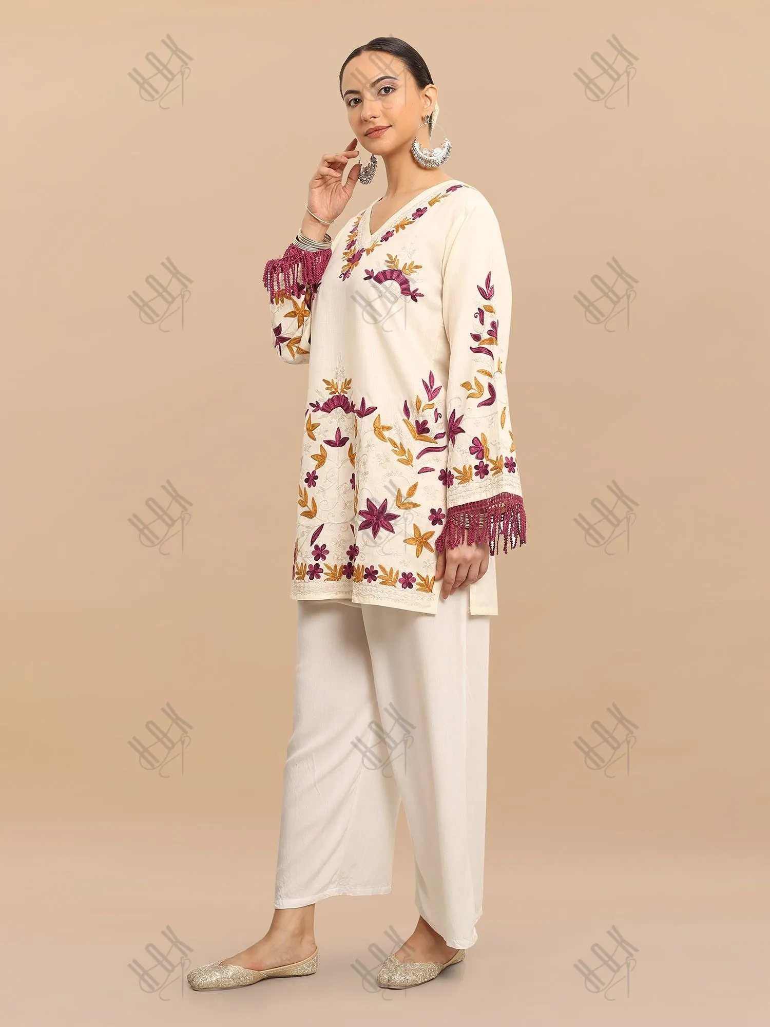 Falak Kashmiri Short Kurta - White