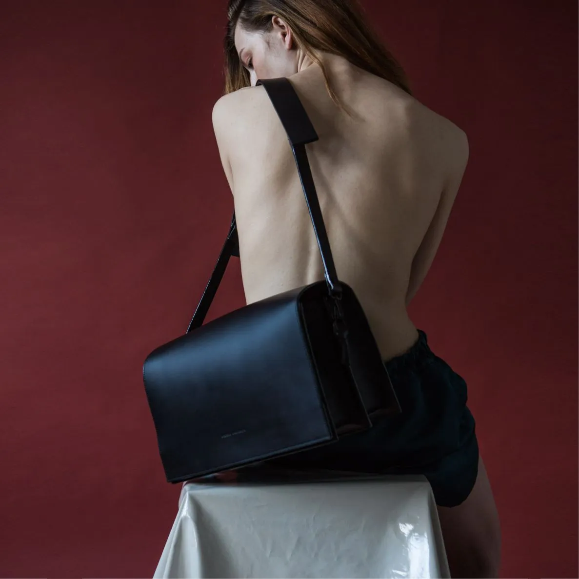 Flap shoulder bag / MAXI FORM