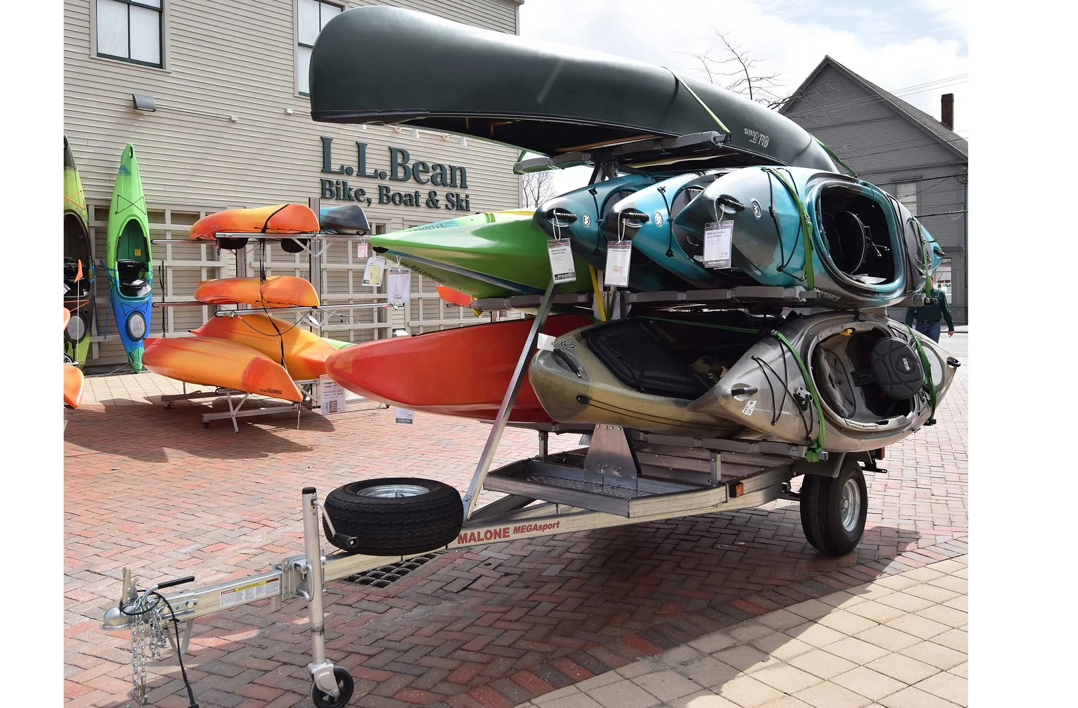 Malone MegaSport Outfitter 3 Tier Trailer