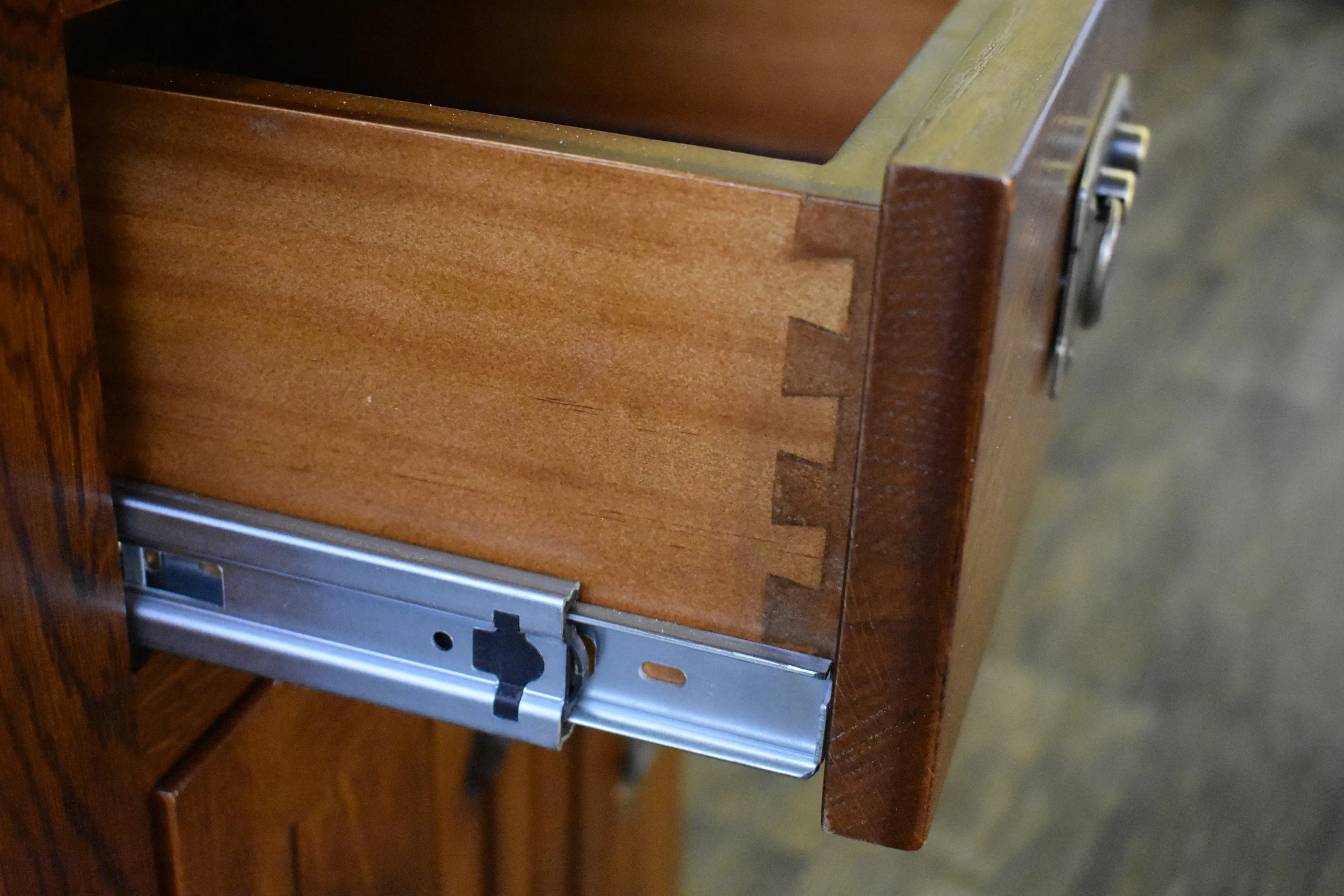 Mission Style Solid Quarter Sawn Oak Keyhole Nightstand