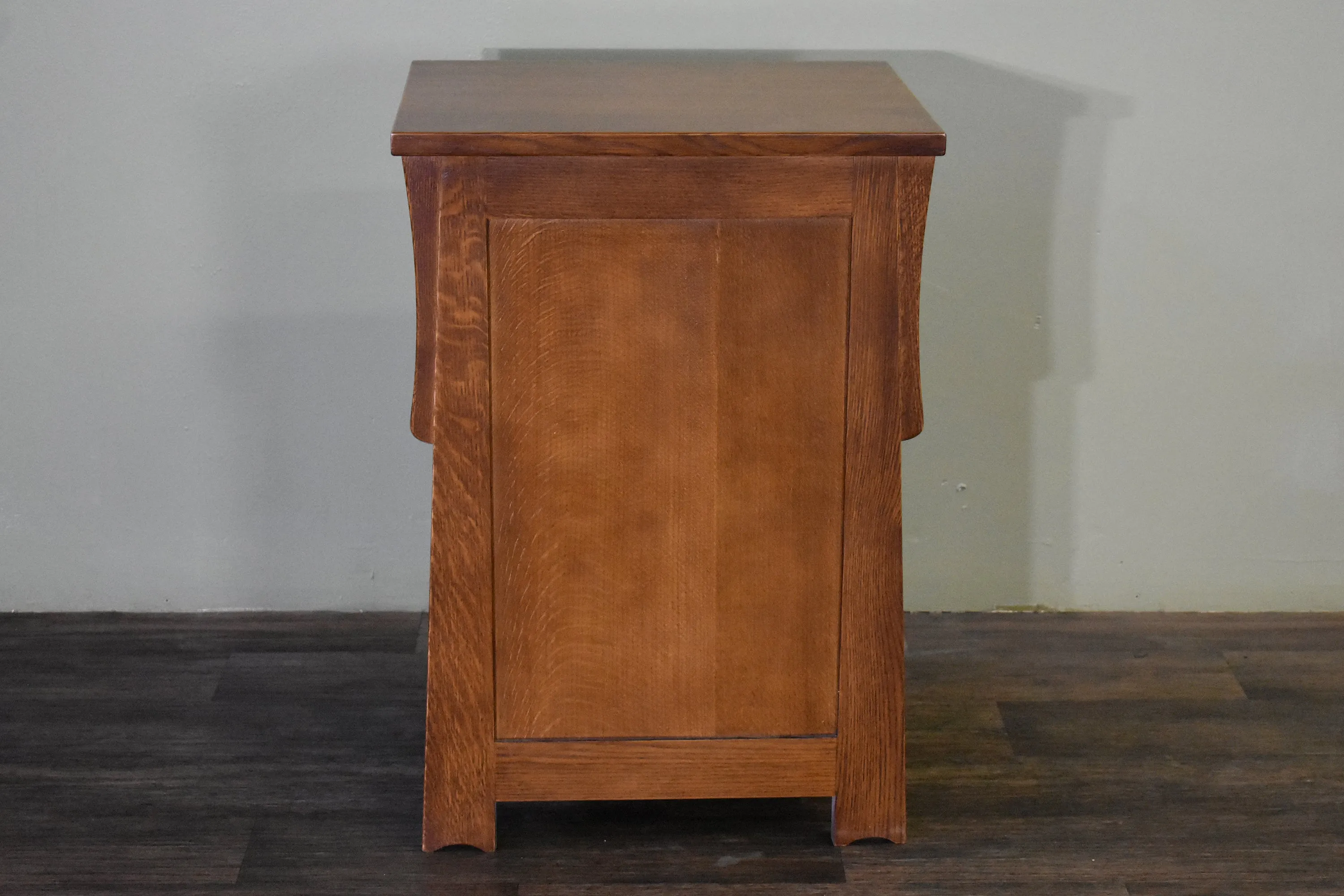 Mission Style Solid Quarter Sawn Oak Keyhole Nightstand