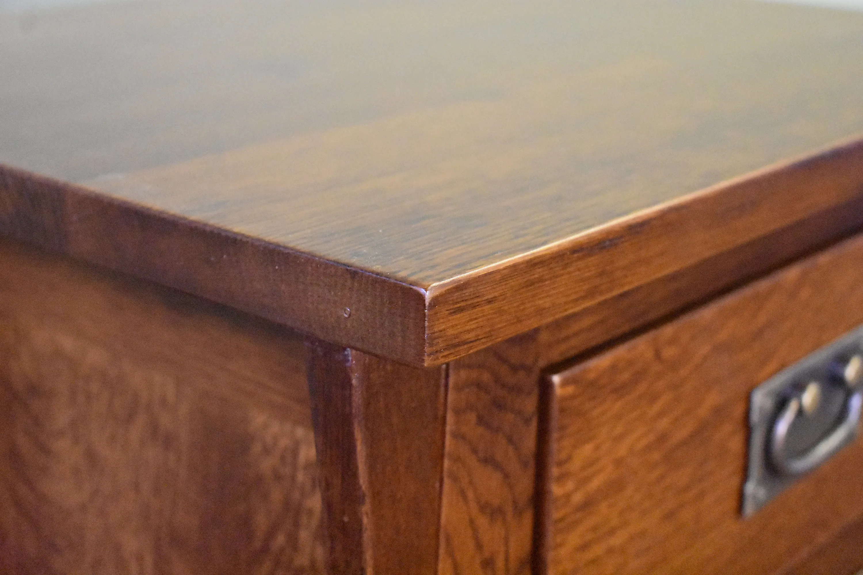 Mission Style Solid Quarter Sawn Oak Keyhole Nightstand