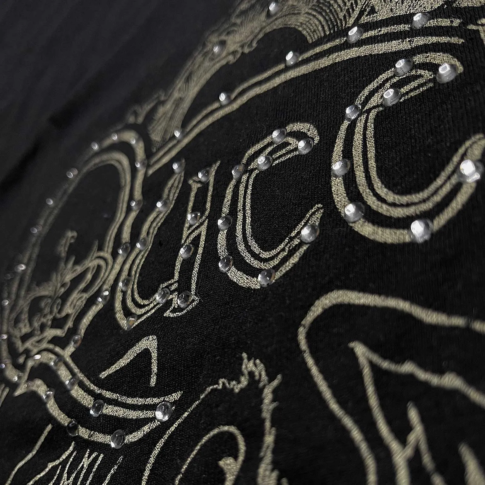 Queen Unisex Embellished T-Shirt: Ornate Crest (Diamante)