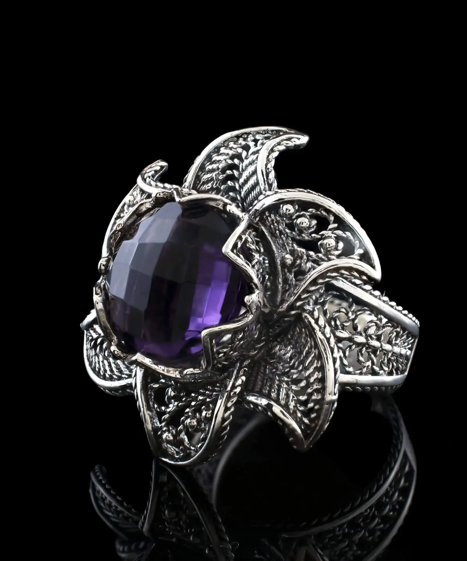 The Filigranist 925 Sterling Silver Lotus Flower Amethyst Ring - A Symbol of Elegance and Grace, Versatile Fashion Piece, Special Occasion Ring