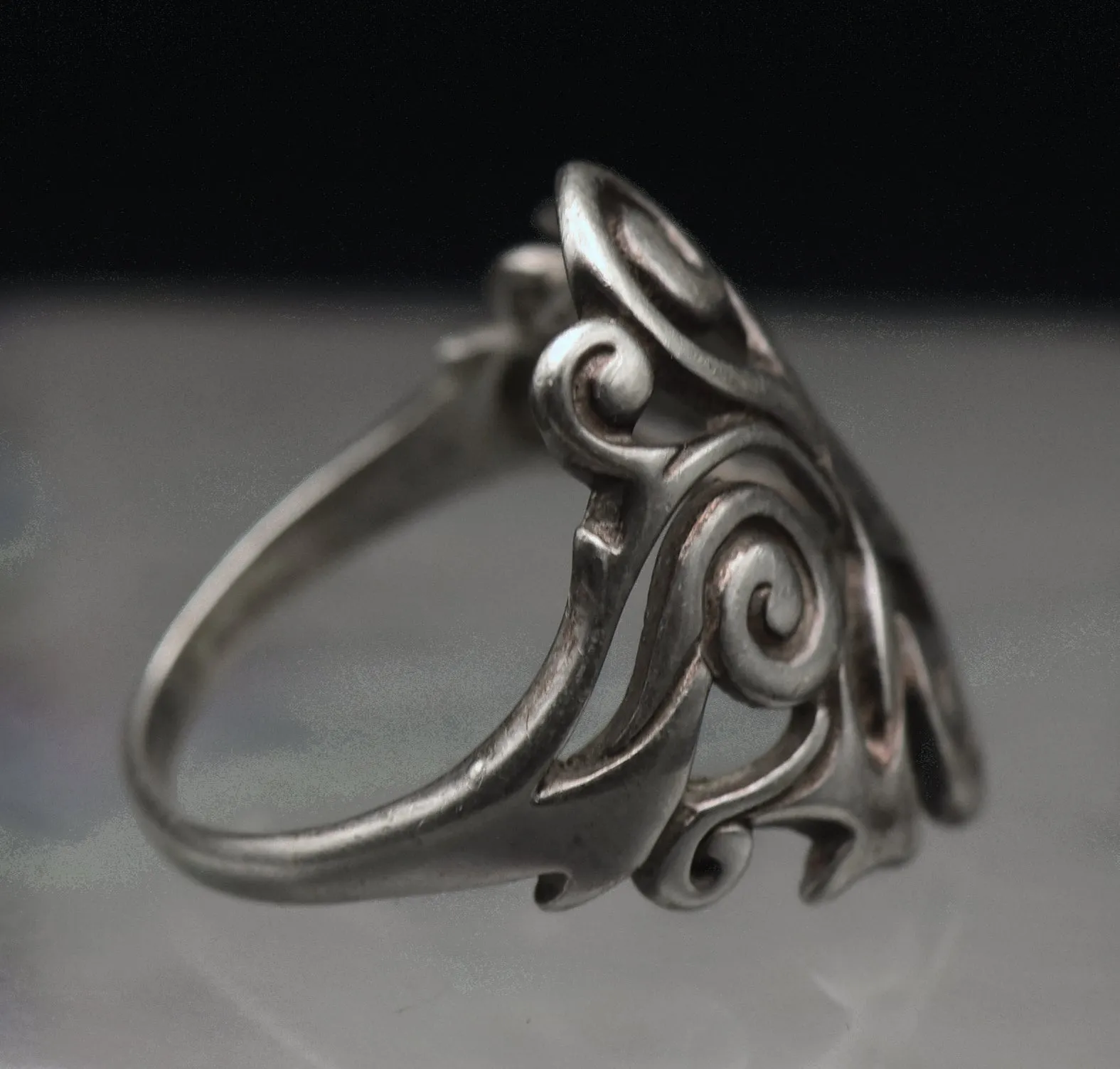 Vintage Sterling Silver Pierced Scroll Design Ring - Size 9